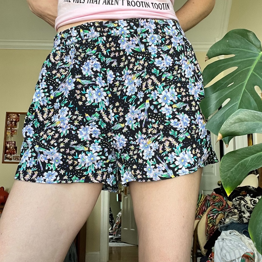 Anthropologie shorts floral only tried on once, floral size Small